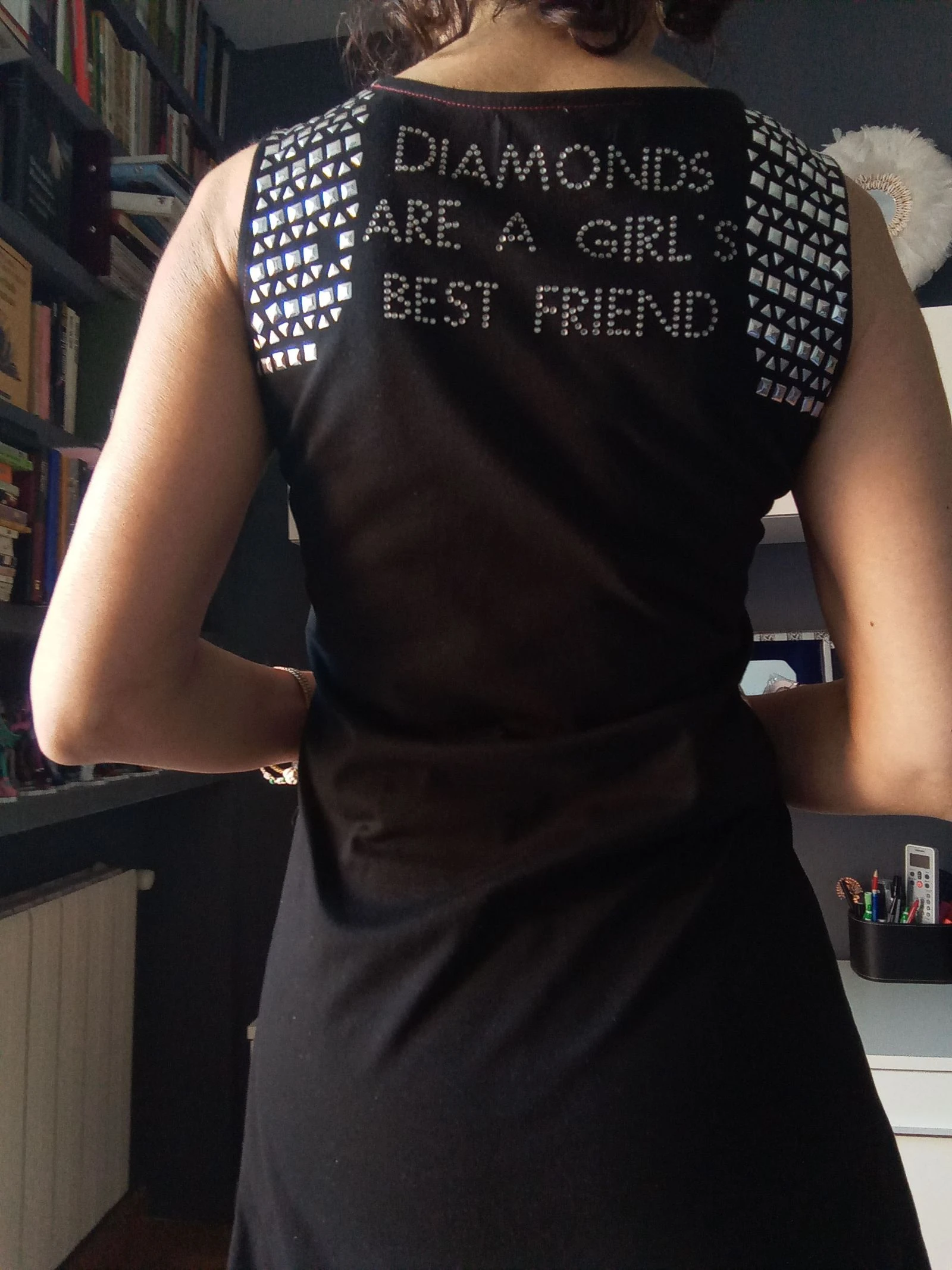 Meerkleurige jurk met pailletten en studs – photo 3